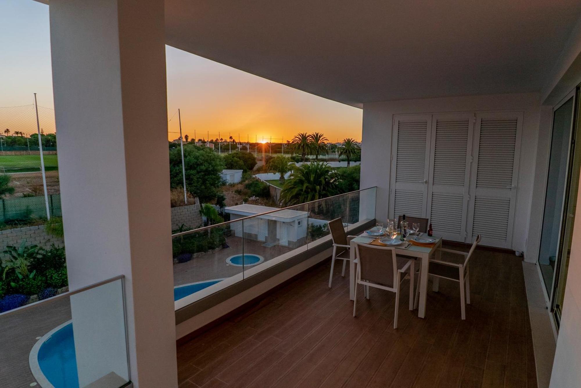 Sunset Condominium Lagos Eksteriør billede